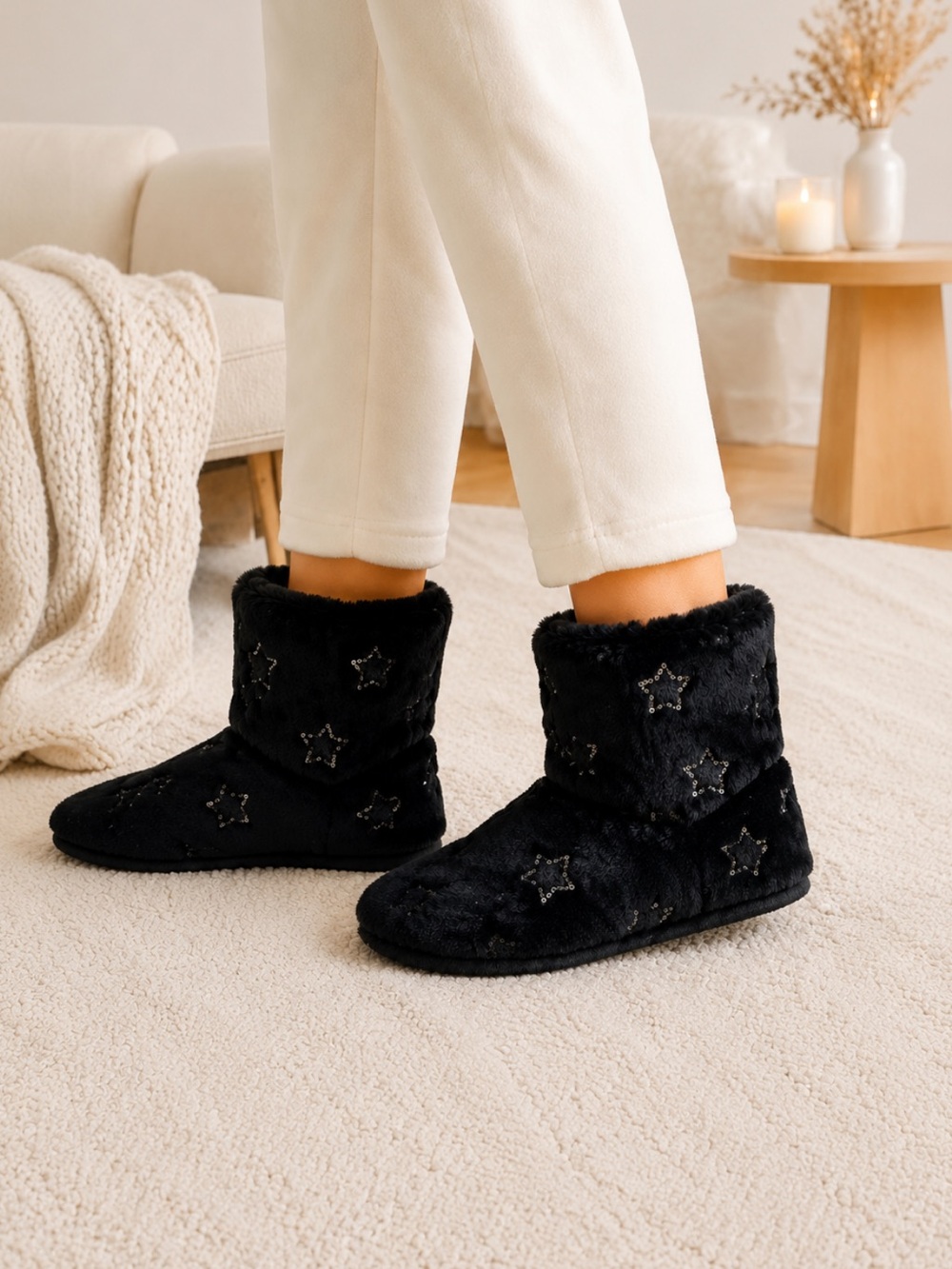 Beautiful Ardene Sparkling Black Fuzzy Slippers❤️9/10